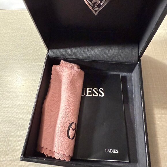 Guess women watch - Picture 4 of 4